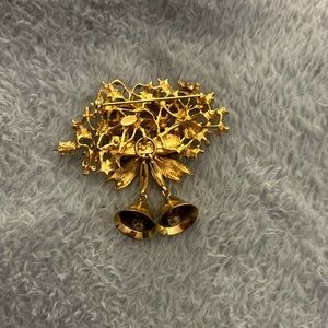 Beautiful Christmas brooch mark Wess